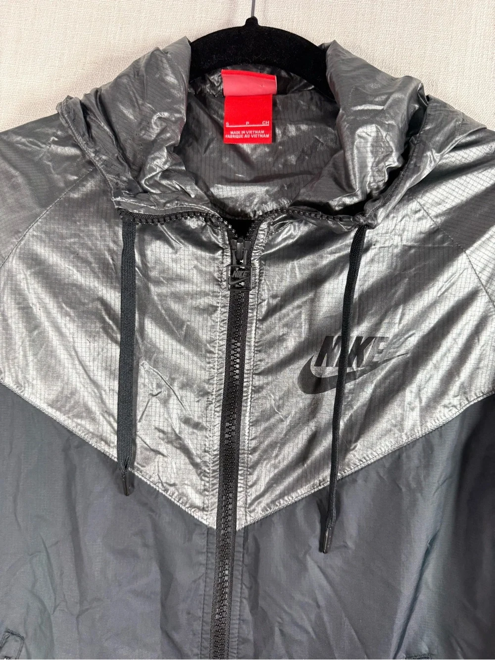 Nike women Black Windbreaker Jacket with Dark Charcoal Yoke